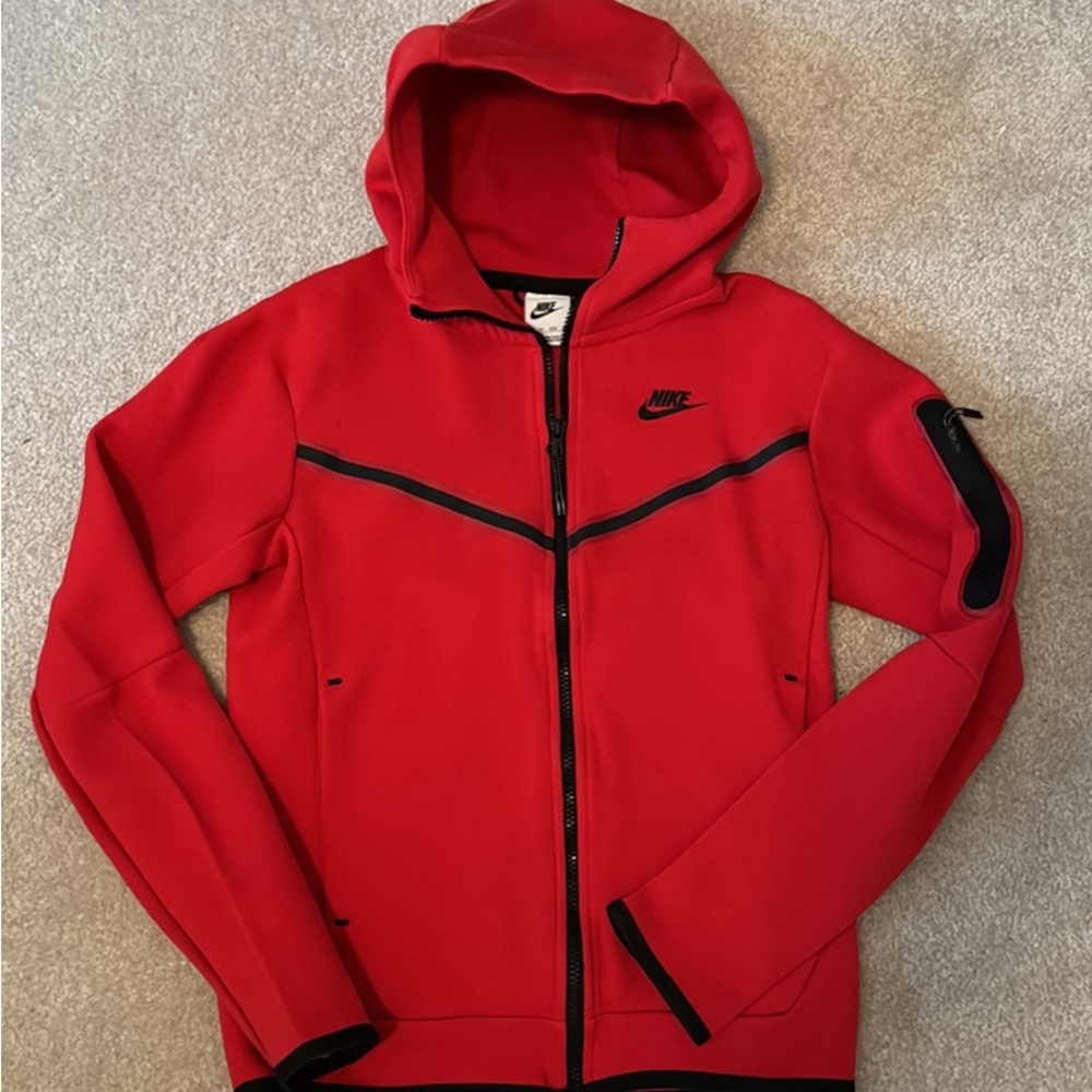 Like new! Nike mens XS sportswear tech fleece zip up hoodie! Retails $110 save!